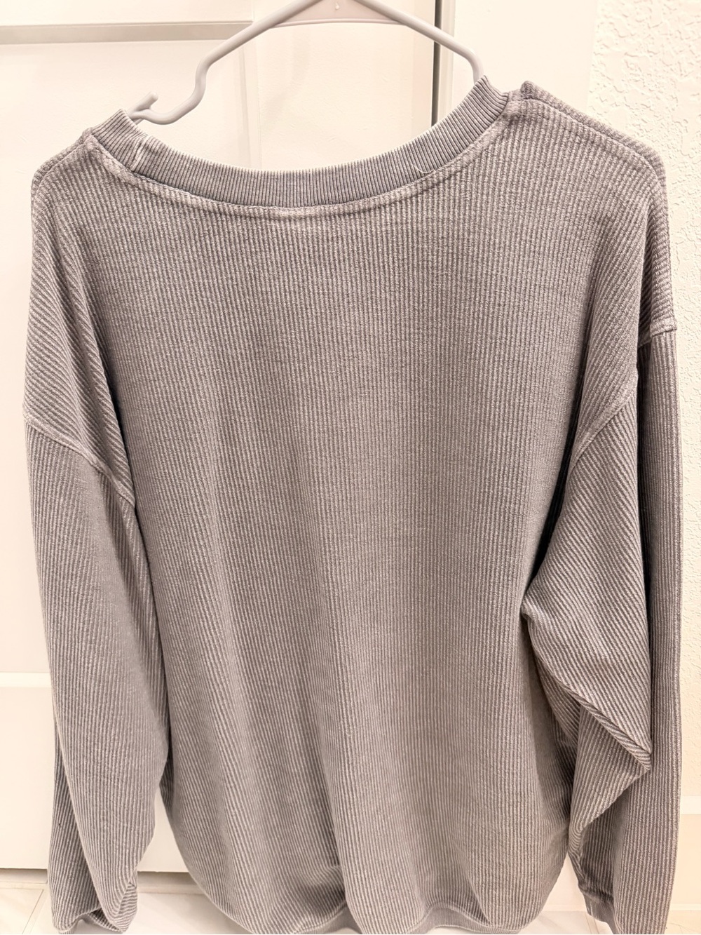 Women’s Gray Ribbed Sweatshirt with Red Razorback Logo - Picture 2 of 2